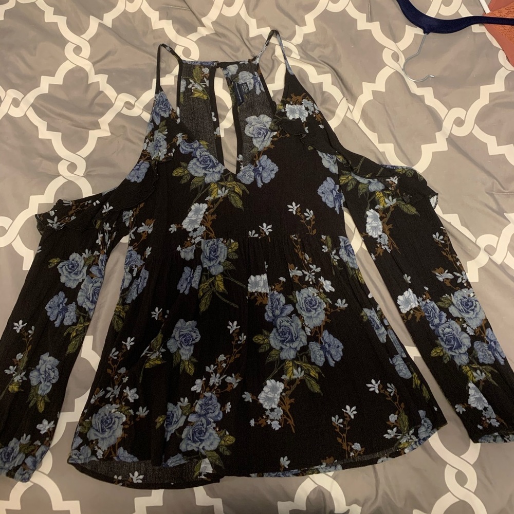 AEO cold shoulder top